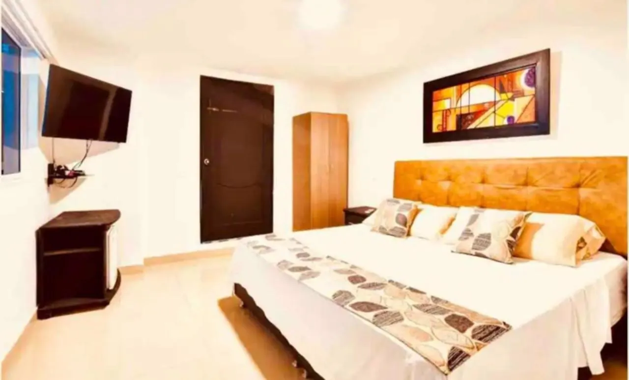 Villa Poblado Tropical 13 Bedroom Mansion Pool Jacuzzi Ac Butler 5 Minutes To Lleras Medellin Colombia