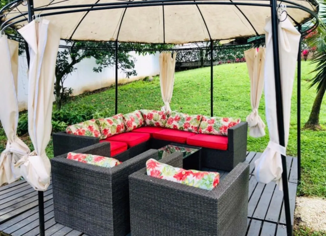 Poblado Tropical 13 Bedroom Mansion Pool Jacuzzi Ac Butler 5 Minutes To Lleras Medellin