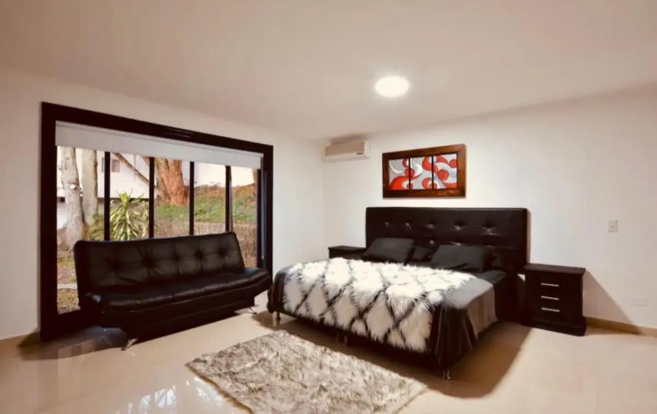 Poblado Tropical 13 Bedroom Mansion Pool Jacuzzi Ac Butler 5 Minutes To Lleras Medellin