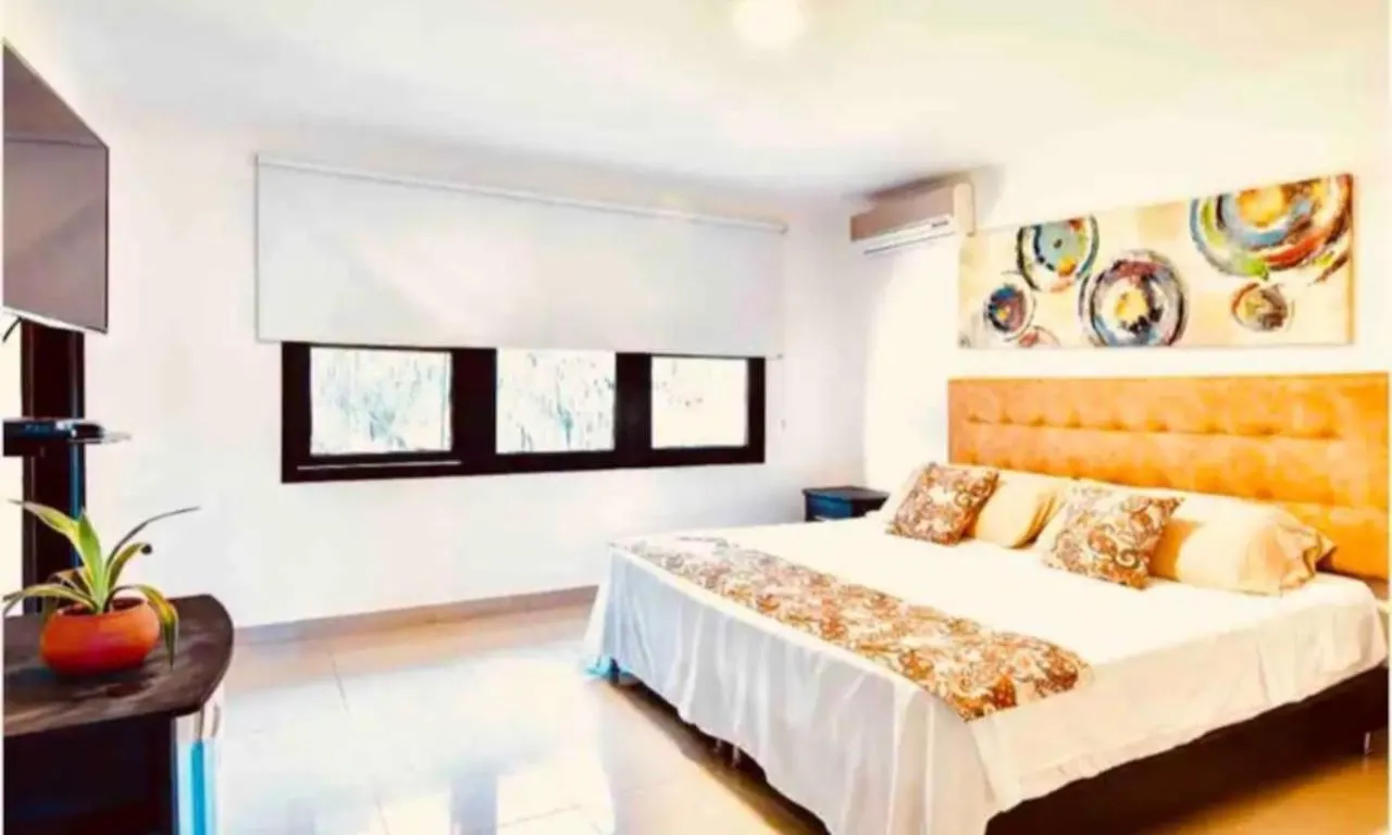 Poblado Tropical 13 Bedroom Mansion Pool Jacuzzi Ac Butler 5 Minutes To Lleras Medellin