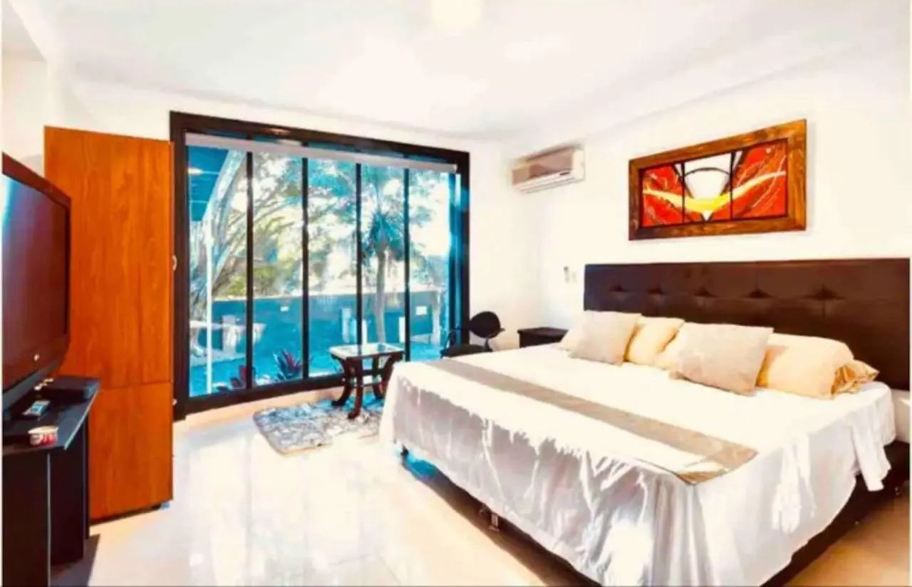 Poblado Tropical 13 Bedroom Mansion Pool Jacuzzi Ac Butler 5 Minutes To Lleras Medellin 0*,  Colombia