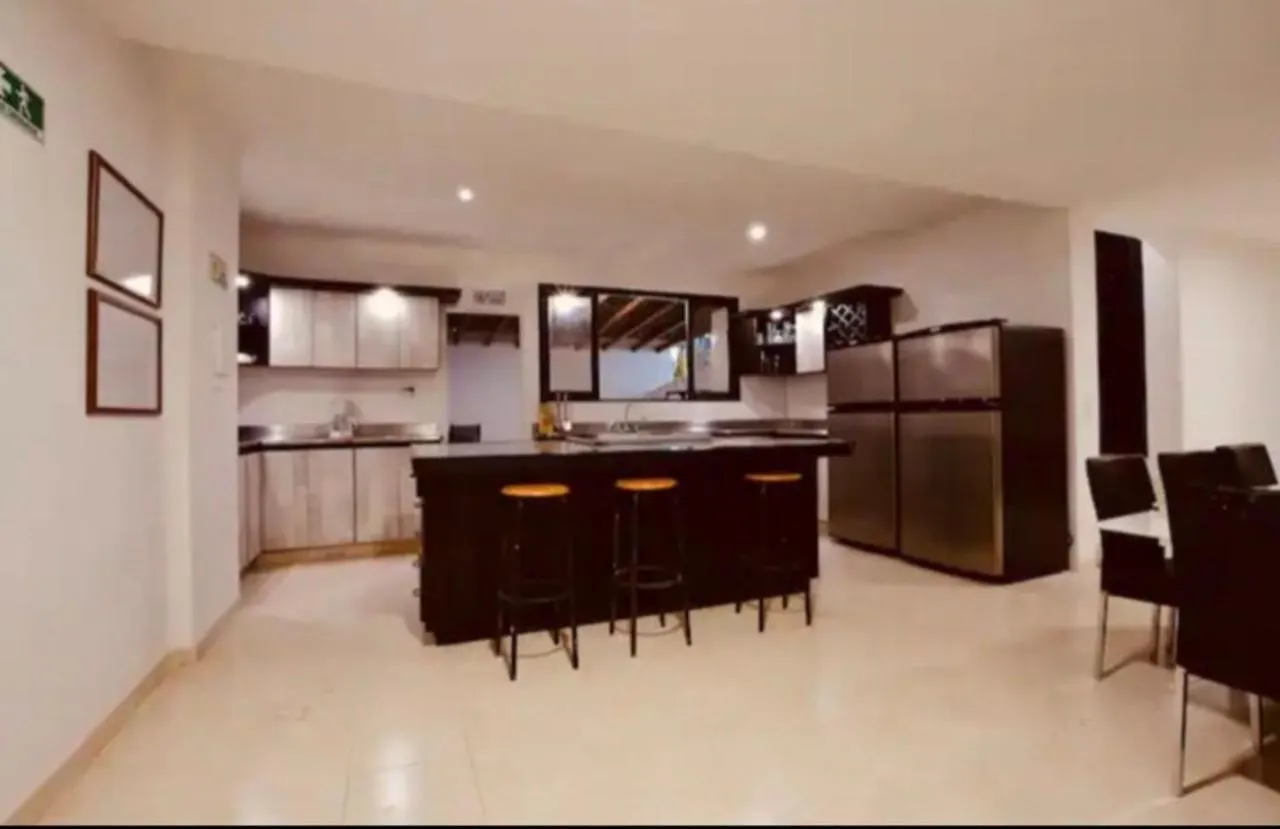 Poblado Tropical 13 Bedroom Mansion Pool Jacuzzi Ac Butler 5 Minutes To Lleras Medellin Colombia