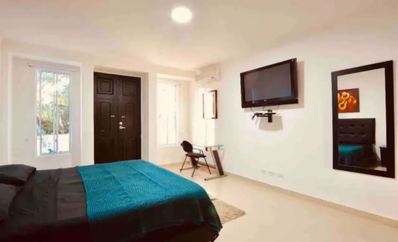 Poblado Tropical 13 Bedroom Mansion Pool Jacuzzi Ac Butler 5 Minutes To Lleras Medellin 0*,  Colombia