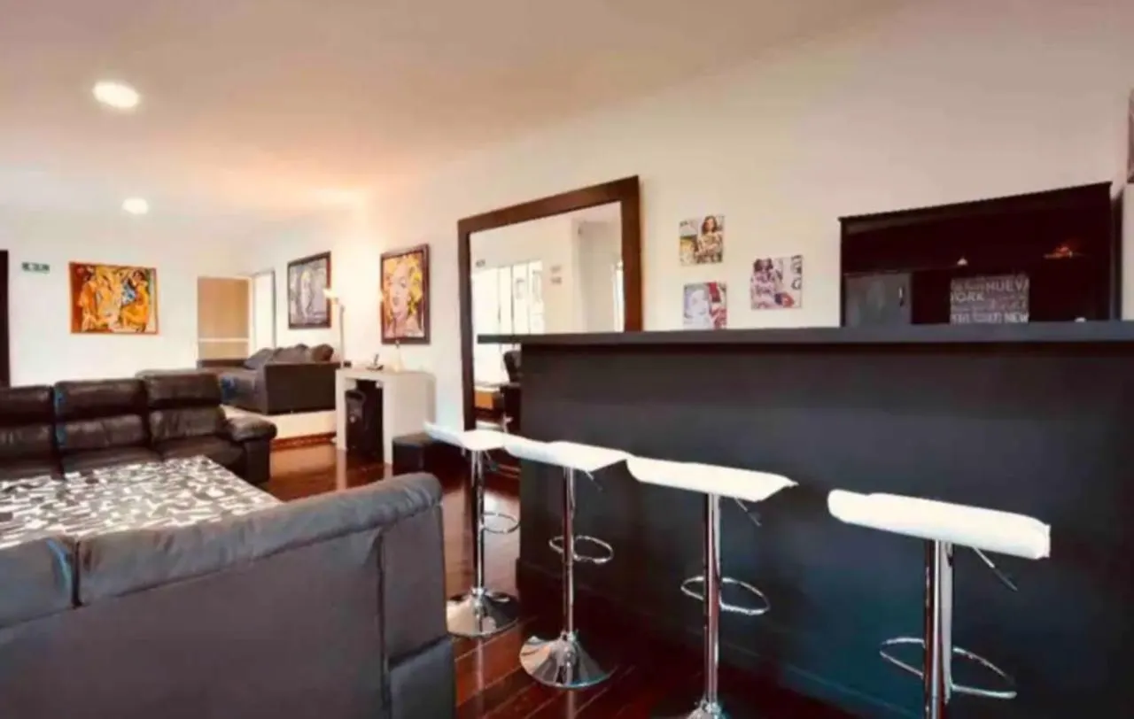 Poblado Tropical 13 Bedroom Mansion Pool Jacuzzi Ac Butler 5 Minutes To Lleras Medellin