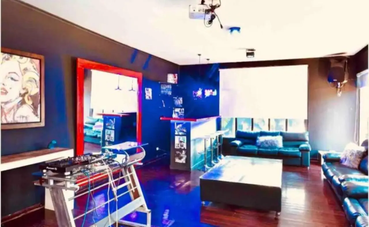 Poblado Tropical 13 Bedroom Mansion Pool Jacuzzi Ac Butler 5 Minutes To Lleras Medellin Colombia