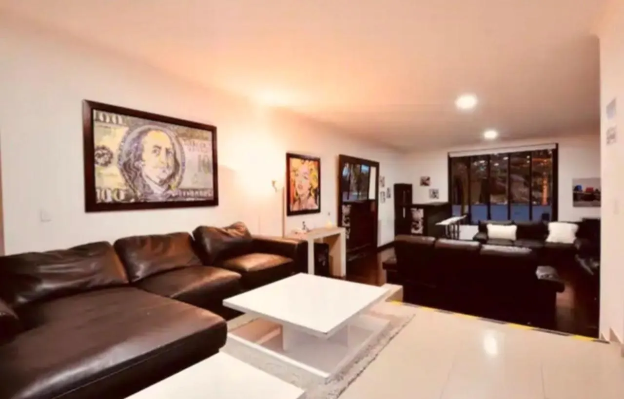Poblado Tropical 13 Bedroom Mansion Pool Jacuzzi Ac Butler 5 Minutes To Lleras Medellin Villa