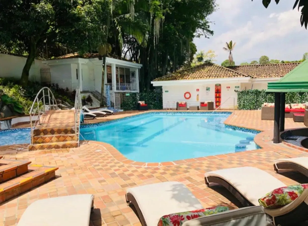 Villa Poblado Tropical 13 Bedroom Mansion Pool Jacuzzi Ac Butler 5 Minutes To Lleras Medellin